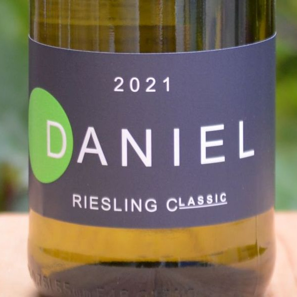 Ryzlinky z Porýní - Weingut Daniel, Retsina Malamatina a další novinky